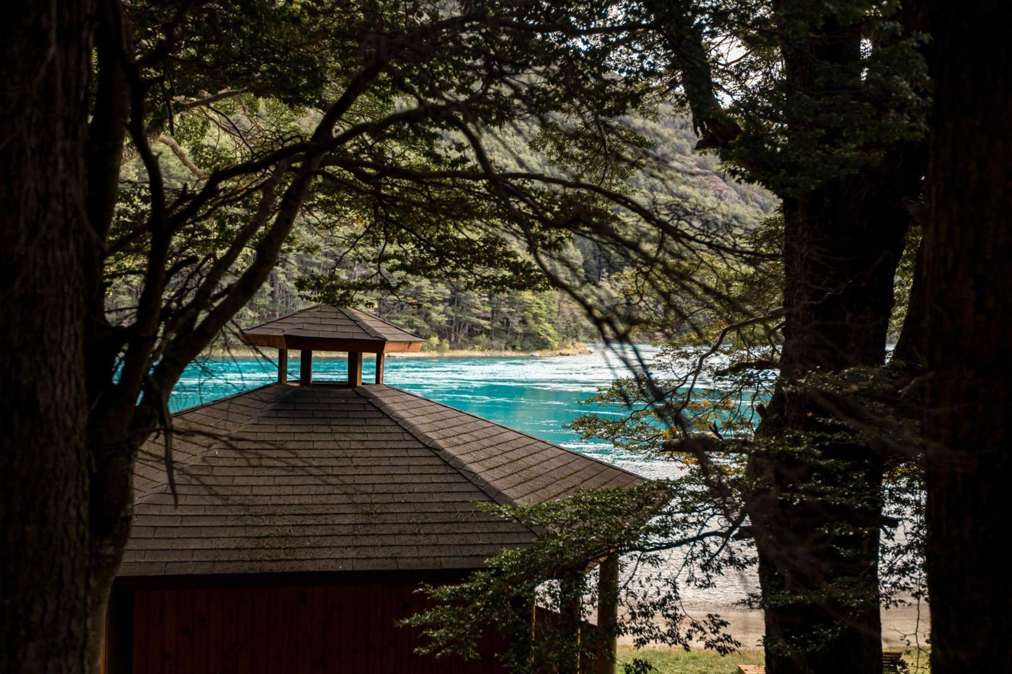 Green Baker Lodge Puerto Bertrand Bagian luar foto