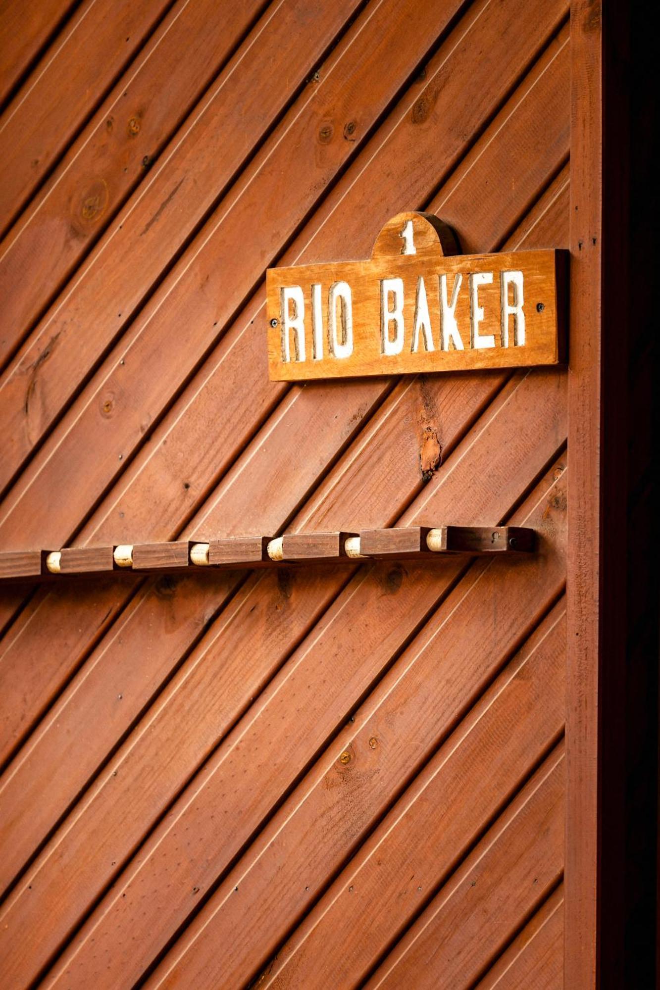 Green Baker Lodge Puerto Bertrand Bagian luar foto