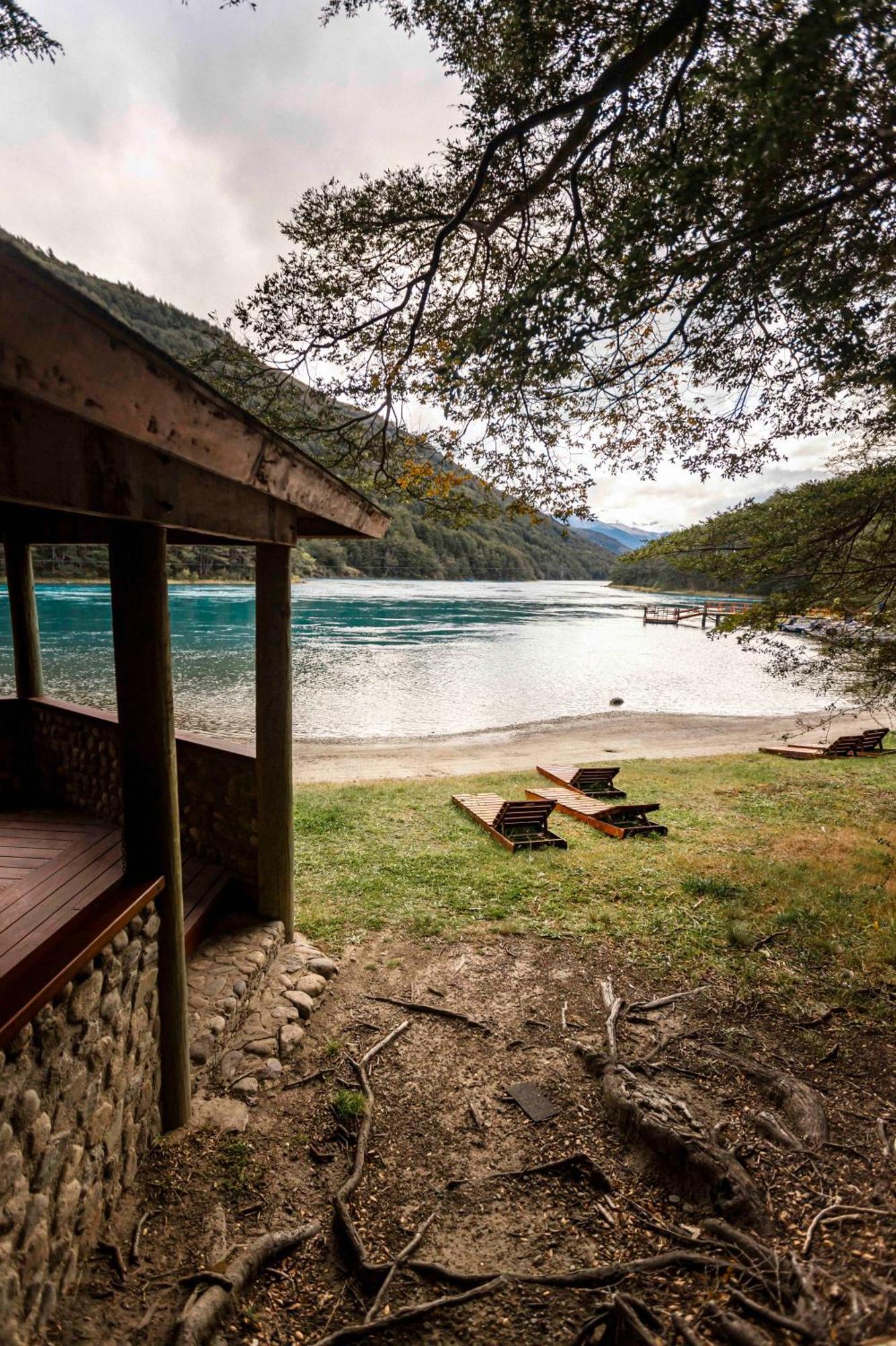 Green Baker Lodge Puerto Bertrand Bagian luar foto