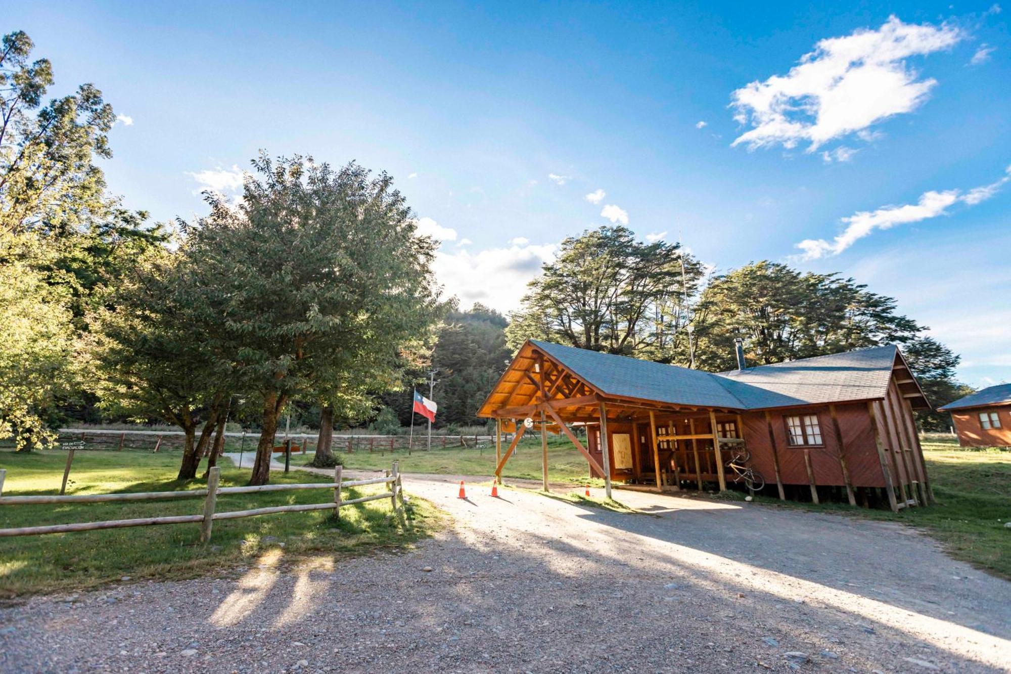 Green Baker Lodge Puerto Bertrand Bagian luar foto